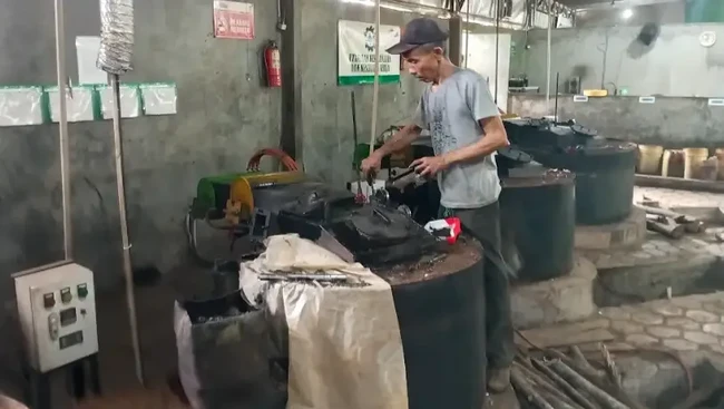 pengolahan-sampah-plastik-menjadi-petasol-dok-bringoid-1743779108640_169