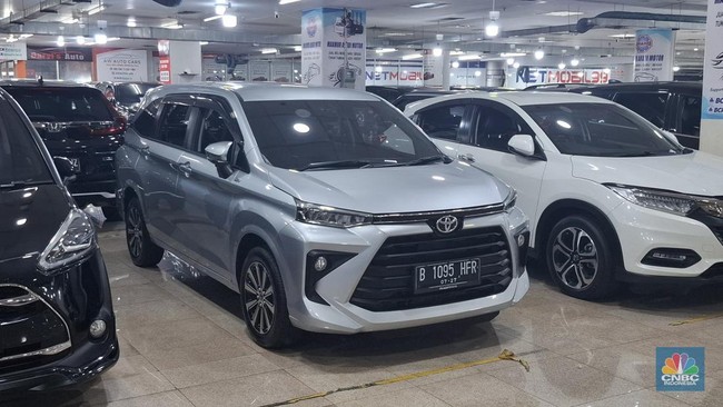 penjual-mobil-bekas-di-wtc-mangga-dua-jakarta-utara-ungkap-mobil-toyota-avanza-masih-diminati-oleh-pembeli-mobil-bekas-cnbc-in-1753350893840_169
