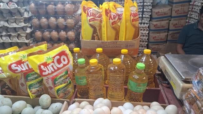penjualan-minyak-goreng-kemasan-di-pasar-senen-jakarta-pusat-pada-senin-1152026-cnbc-indonesiachandra-dwi-pranata-1778475603828_169