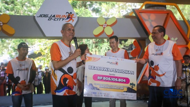 penyerahan-beasiswa-di-acara-jogja-financial-festival-2026-di-jogja-expo-center-jec-yogyakarta-diy-minggu-2452026-1779598519182_169
