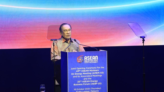 perdana-menteri-malaysia-anwar-ibrahim-dalam-pembukaan-pertemuan-menteri-energi-asean-ke-43-amem-43-di-kuala-lumpur-malaysia-d-1760763896348_169