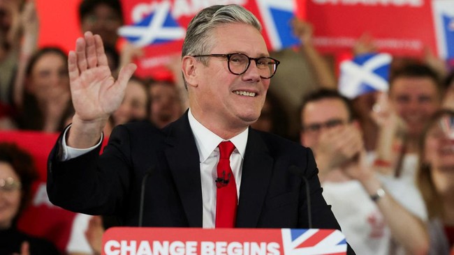 perdana-menteri-pm-inggris-terpilih-keir-starmer-merayakan-kemenangannya-dalam-pemilu-di-tate-modern-di-london-inggris-jumat-5-7_169