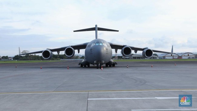 pesawat-angkut-militer-us-air-force-berjenis-boeing-c-17-globemaster-iii-di-ktt-g20-bali-10_169
