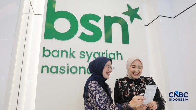 petugas-bank-syariah-nasional-melayani-nasabah-di-kantor-cabang-bsn-tanah-abang-di-jakarta-selasa-2142026-1776766190159_169