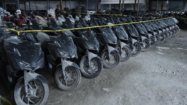 polda-metro-jaya-membongkar-kasus-penadahan-motor-diduga-hasil-kejahatan-praktik-itu-dilakukan-di-sebuah-gudang-besar-yang-ber-1778574482149_169