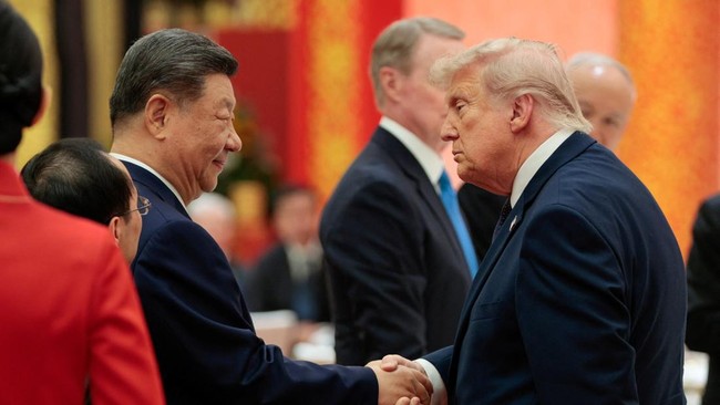 presiden-china-xi-jinping-dan-presiden-as-donald-trump-berjabat-tangan-pada-jamuan-makan-malam-kenegaraan-di-balai-besar-rakya-1778763740743_169