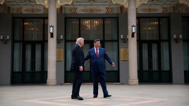 presiden-china-xi-jinping-memperlihatkan-suasana-kompleks-bersejarah-zhongnanhai-kepada-presiden-amerika-serikat-donald-trump-1778835074228_169