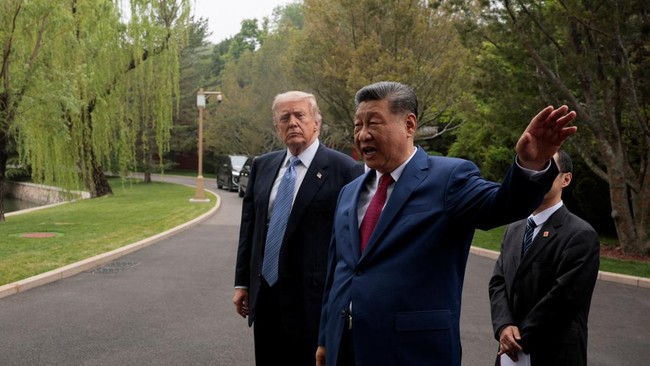 presiden-china-xi-jinping-memperlihatkan-suasana-kompleks-bersejarah-zhongnanhai-kepada-presiden-amerika-serikat-donald-trump-1778835074338_169