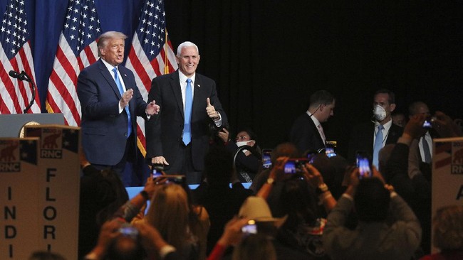 presiden-donald-trump-pada-hari-pertama-konvensi-partai-republik-di-charlotte-north-carolina-24-august-2020-aptravis-dove-1_169-1