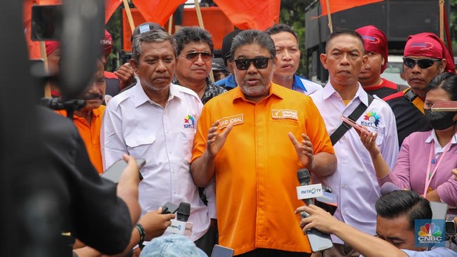 presiden-kspi-said-iqbal-saat-menyampaikan-konferensi-pers-menjelang-turut-serta-aksi-unjuk-rasa-di-kawasan-jalan-medan-merdek-1767854610609_169