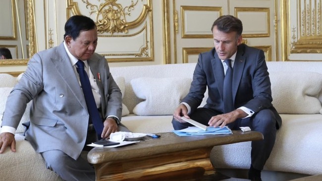 presiden-menghadiri-forum-ceo-indonesiaprancis-bersama-presiden-prancis-emmanuel-macron-instagrampresidenrepublikindonesia-1780035130476_169-2