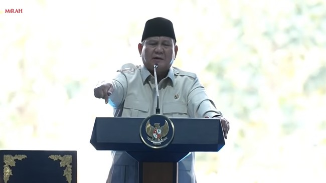 presiden-prabowo-subianto-saat-dalam-acara-panen-raya-jagung-serentak-dan-groundbreaking-10-gudang-ketahanan-pangan-polri-sabt-1778926194724_169
