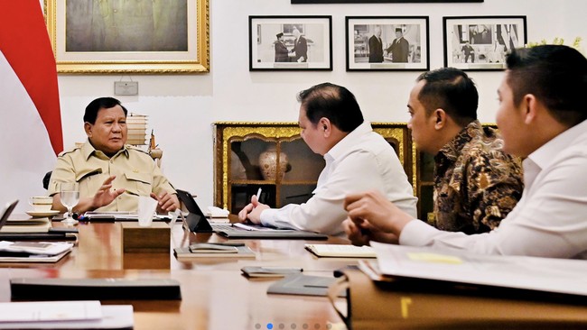 presiden-prabowo-subianto-sampaikan-arahan-langsung-terkait-capaian-kinerja-investasi-di-kawasan-ekonomi-khusus-dan-penyusunan-1753272627118_169