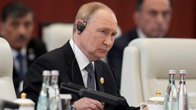 presiden-rusia-vladimir-putin-menghadiri-ktt-organisasi-kerja-sama-shanghai-sco-2025-di-pusat-konvensi-dan-pameran-meijiang-di-1756775508192_169