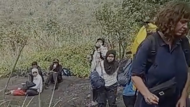 proses-evakuasi-pendaki-siap-untuk-turun-erupsi-gunung-gunung-dukono-halmahera-bpbd-halmahera-utara-1778221657716_169