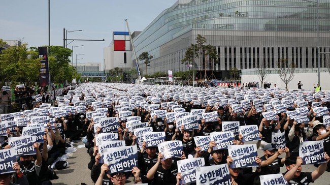 ribuan-serikat-pekerja-di-samsung-electronics-menghadiri-aksi-unjuk-rasa-di-korea-selatan-pada-kamis-2342026-aksi-ini-digelar-1776991443244_169