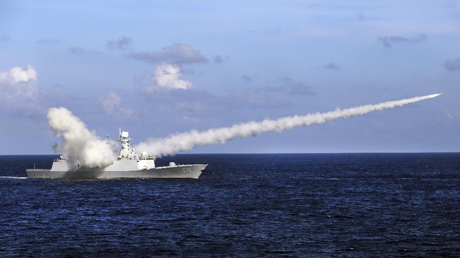 rudal-china-yuncheng-meluncurkan-rudal-anti-kapal-selama-latihan-militer-di-perairan-dekat-pulau-hainan-dan-kepulauan-paracel-_169