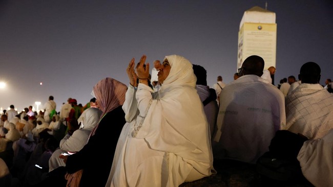 saudi-hajjarafat-prayer-1779761415914_169