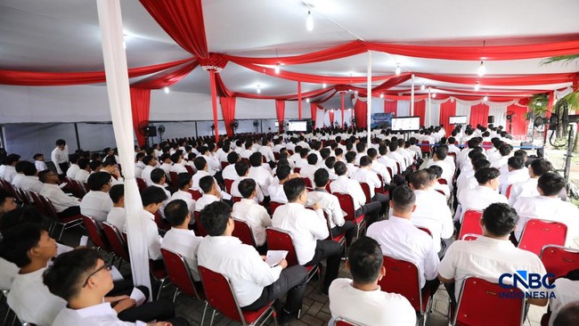 sejumlah-calon-pegawai-koperasi-merah-putih-mengikuti-tes-di-badan-kepegawaian-negara-bkn-jakarta-selasa-552026-cnbc-indonesia-1777961529200_169
