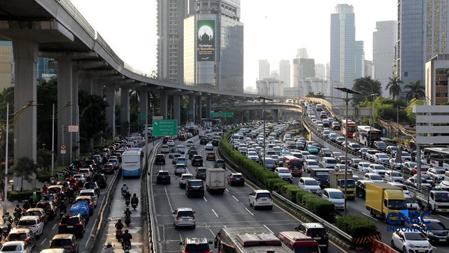 sejumlah-pegawai-pemprov-dki-menaiki-bus-saat-jam-pulang-kerja-bersamaan-dengan-kebijakan-work-form-anywhere-wfa-jelang-libur-1773662834160_169