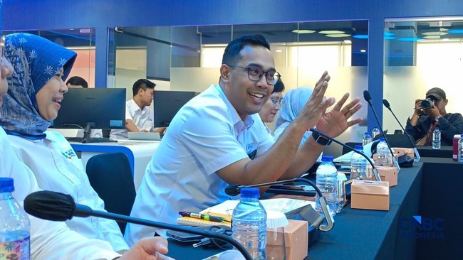 sekretaris-perusahaan-pt-pupuk-indonesia-persero-yehezkiel-adiperwira-di-command-center-pupuk-indonesia-jakarta-rabu-2052026-1779272680656_169