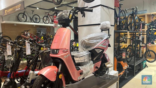 sepeda-listrik-genio-di-transmart-full-day-sale-cnbc-indonesiaelga_169