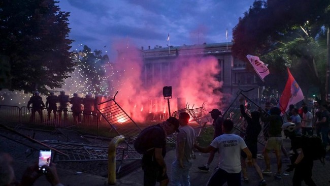 serbia-politics-demo-1779578313520_169