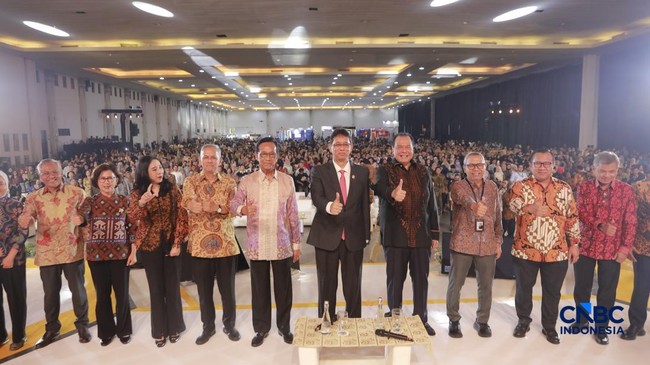 sesi-foto-bersama-dalam-jogja-financial-festival-2026-di-jogja-expo-center-jec-yogyakarta-diy-jumat-2252026-1779429158442_169