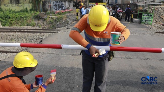 suasana-perlintasan-sebidang-di-jalan-ampera-bekasi-jawa-barat-kamis-3042026-cnbc-indonesiamuhammad-sabki-1777546144789_169