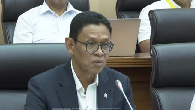 wakil-menteri-esdm-yuliot-tanjung-saat-mengikuti-rapat-kerja-dengan-komisi-xii-dpr-ri-di-komplek-parlemen-jakarta-kamis-291202-1769670712820_169
