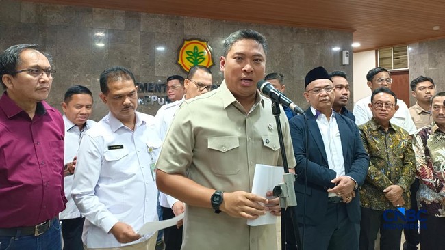wakil-menteri-pertanian-wamentan-sudaryono-saat-konferensi-pers-di-kantornya-jakarta-selasa-2652026-cnbc-indonesiamartyasari-r-1779774854501_169