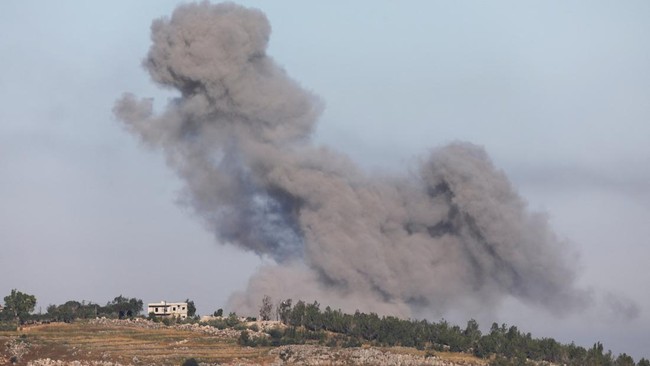asap-mengepul-dari-lebanon-selatan-setelah-serangan-israel-seperti-terlihat-dari-marjayoun-lebanon-minggu-3152026-reutersstrin-1780216895252_169