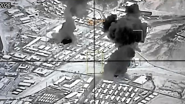 asap-mengepul-setelah-apa-yang-dikatakan-pejabat-pakistan-dan-taliban-sebagai-serangan-pakistan-di-kabul-afghanistan-dalam-gam-1772164354981_169