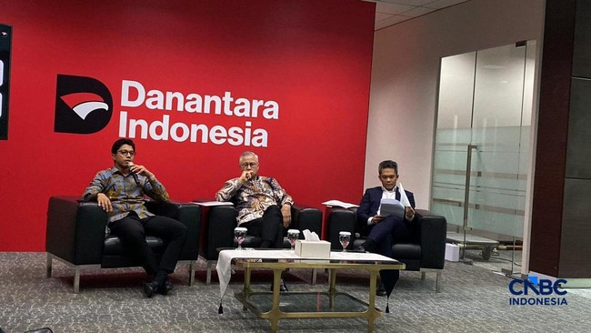 director-of-investments-danantara-investment-management-fadli-rahman-kiri-dan-managing-director-stakeholders-management-danant-1775735147054_169