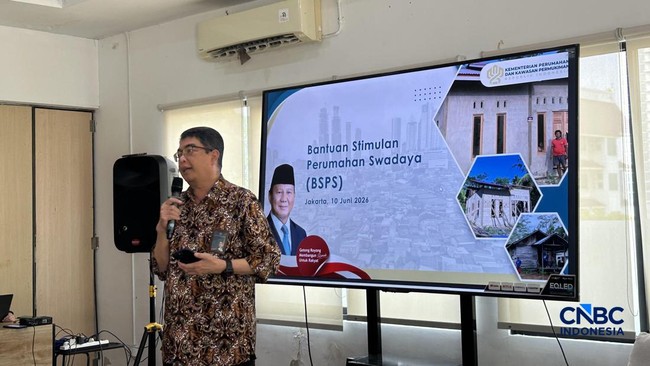 direktur-jenderal-kawasan-permukiman-kementerian-pkp-fitrah-nur-saat-media-briefing-program-bsps-tahun-2026-di-jakarta-kamis-1-1781159434500_169