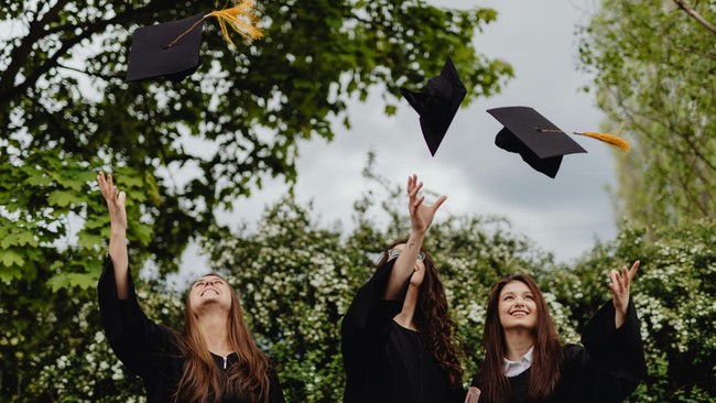 ilustrasi-wisuda-pexels_169