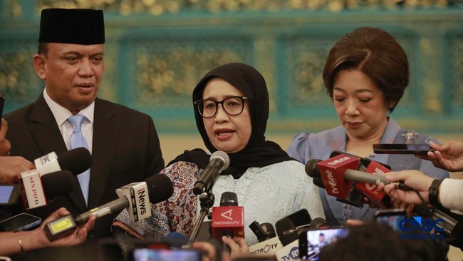 kepala-badan-gizi-nasional-nanik-sudaryati-deyang-usai-dilantik-presiden-prabowo-subianto-di-istana-negara-jakarta-senin-86202-1780914075832_169