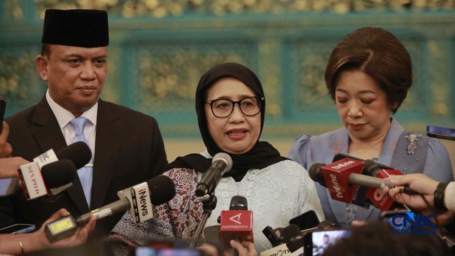 kepala-badan-gizi-nasional-nanik-sudaryati-deyang-usai-dilantik-presiden-prabowo-subianto-di-istana-negara-jakarta-senin-86202-1780914075886_169