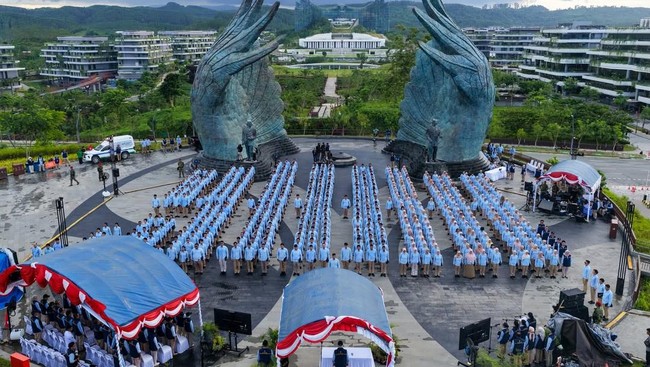 kepala-otorita-ibu-kota-nusantara-ikn-basuki-hadimuljono-melantik-dan-mengambil-sumpah-cpns-angkatan-pertama-otorita-ibu-kota-1781072505973_169