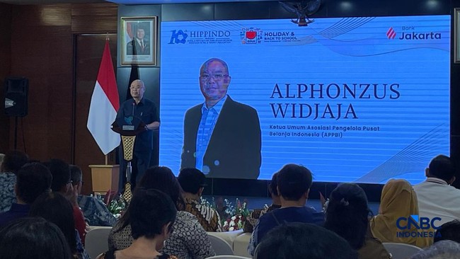 ketua-umum-asosiasi-pengelola-pusat-belanja-indonesia-appbi-alphonzus-widjaja-dalam-peluncuran-program-bina-holiday-back-to-sc-1780919964218_169