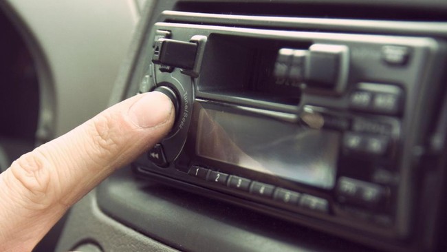 mendengarkan-radio-tape-pexels-1780734980148_169