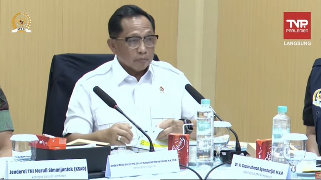 menteri-dalam-negeri-tito-karnavian-dalam-kegiatan-rakor-satgas-pemulihan-pasca-bencana-dengan-kl-daerah-terdampak-tangkapan-l-1767073303929_169