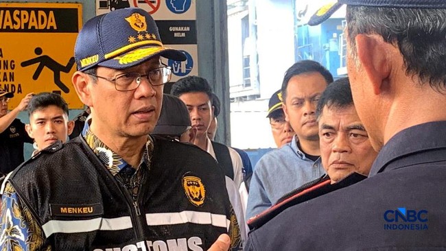 menteri-keuangan-menkeu-purbaya-yudhi-sadewa-meninjau-pelabuhan-tanjung-priok-pada-sabtu-662026-cnbc-indonesiafergi-nadira-1780722550531_169