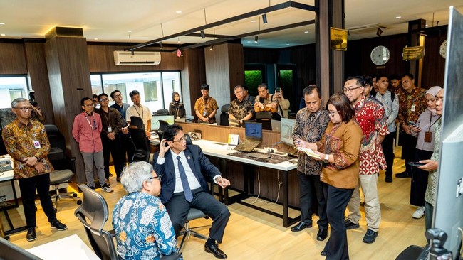 menteri-keuangan-purbaya-yudhi-sadewa-mengunjungi-kantor-pusat-direktorat-jenderal-perbendaharaan-djpb-didampingi-direktur-jen-1780469601899_169