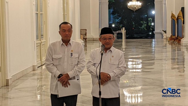 menteri-pendidikan-dasar-dan-menengah-mendikdasmen-abdul-muti-di-istana-merdeka-kamis-1162026-cnbc-indonesiaemir-yanwardhana-1781180200076_169