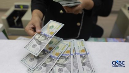 pengunjung-menukar-uang-di-tempat-penukaran-uang-di-money-changer-ayu-masagung-kawasan-kwitang-jakarta-rabu-362026-nilai-tukar-1780465433922_169