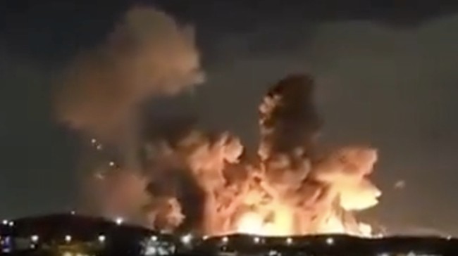presiden-as-donald-trump-membagikan-video-serangan-besar-asisrael-di-isfahan-iran-melalui-truth-social-yang-menampilkan-rangka-1774940152235_169