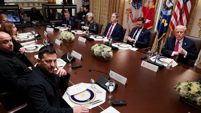 presiden-as-donald-trump-menerima-kunjungan-presiden-ukraina-volodymyr-zelenskiy-di-gedung-putih-di-washington-dc-as-jumat-171-1760798139655_169