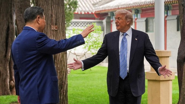 presiden-china-xi-jinping-memperlihatkan-suasana-kompleks-bersejarah-zhongnanhai-kepada-presiden-amerika-serikat-donald-trump-1778835485412_169
