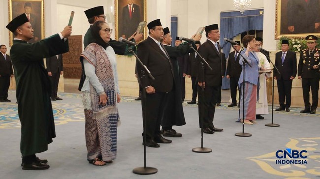 presiden-prabowo-subianto-melantik-kepala-dan-wakil-kepala-bgn-serta-penasihat-khusus-presiden-di-istana-negara-jakarta-senin-1780914389795_169